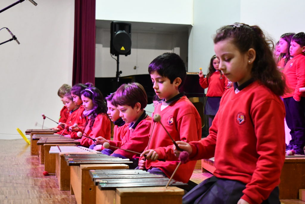 Tradicional Concierto Orff presenta la musicalidad de los alumnos de 1° a 4° Básico