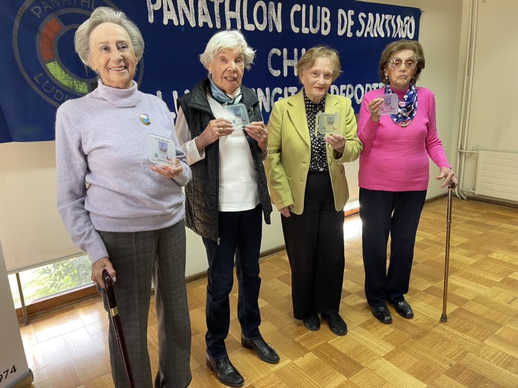 Ex alumnas DSV pioneras del deporte en Chile fueron homenajeadas en Santiago