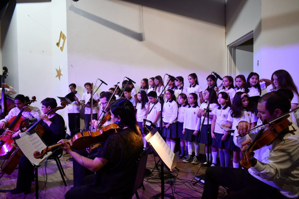 Coro de Enseñanza Básica y Orquesta Marga Marga ofrecieron memorable concierto