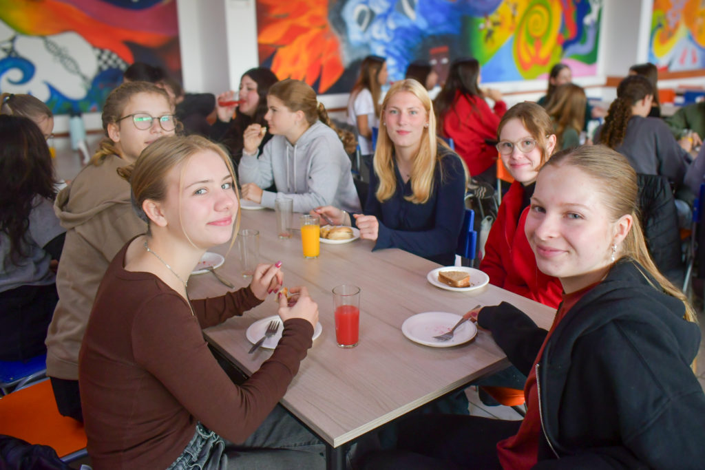 Desayuno para estudiantes de intercambio