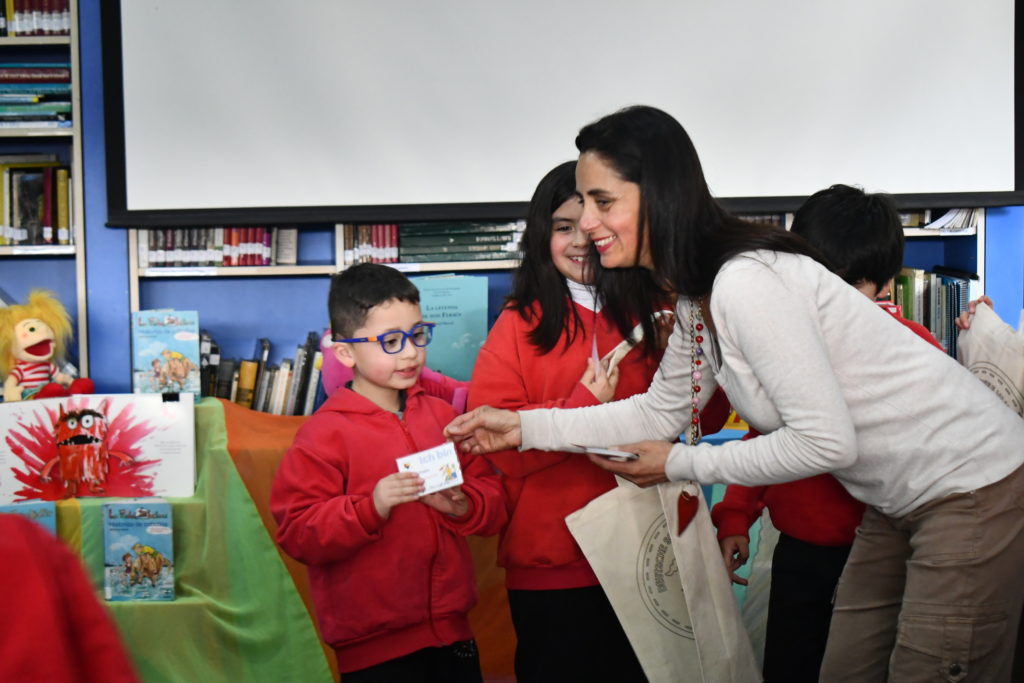 2° Básicos recibieron carné de Biblioteca